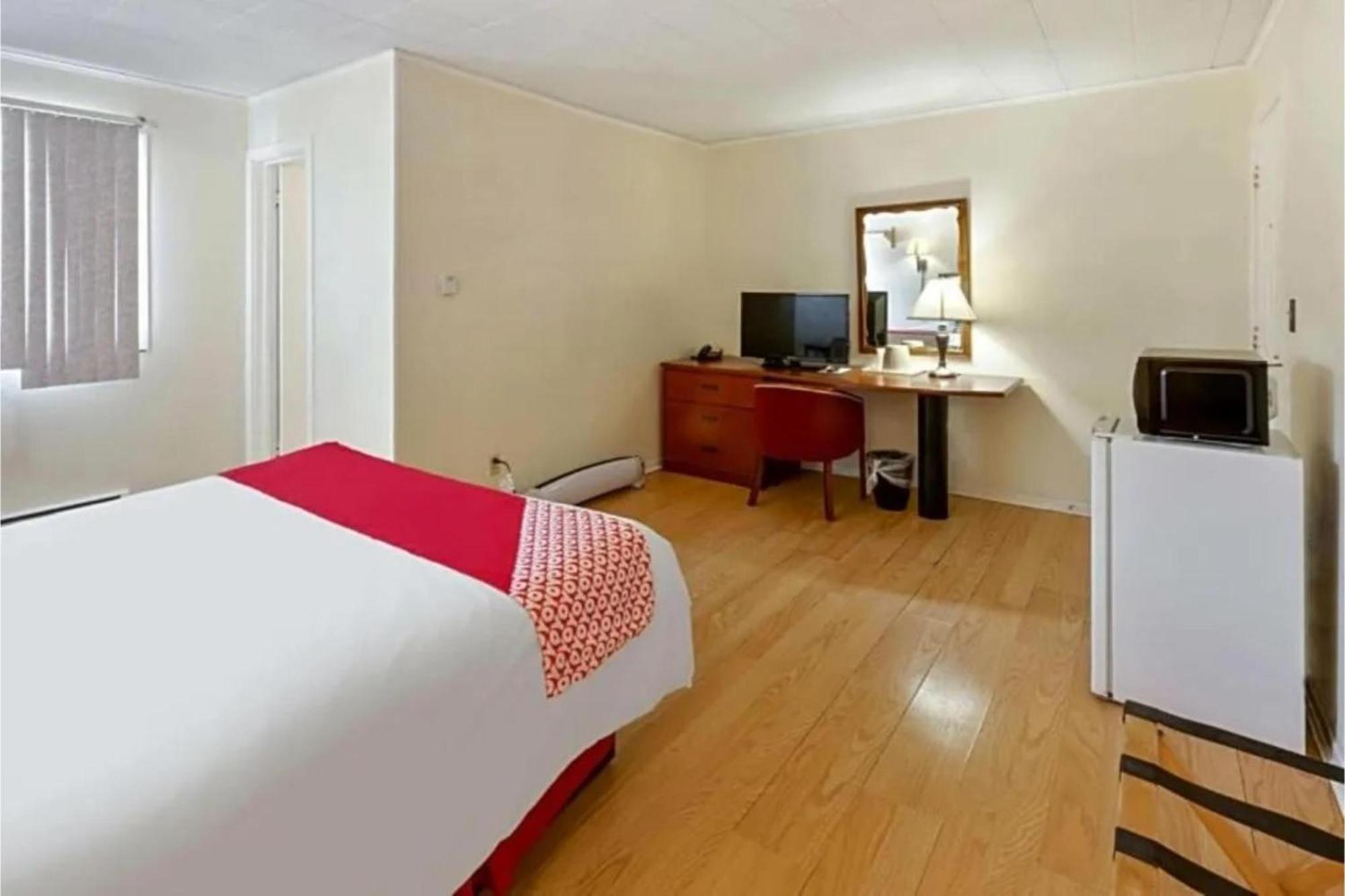 Buena Vista Inn Motel Delhi Eksteriør billede